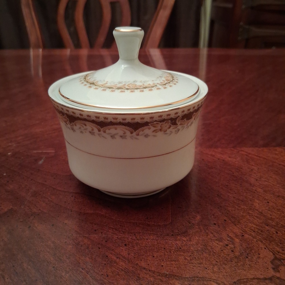 Signature Collection Select Fine China Queen Anne Sugar Bowl with Lid Japan